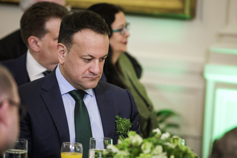 Varadkar afirmou que n&atilde;o se sente a melhor pessoa para seguir no cargo