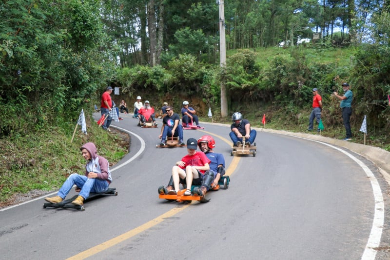 Inaugura&ccedil;&atilde;o do trecho foi feita com uma competi&ccedil;&atilde;o de carrinho de lomba