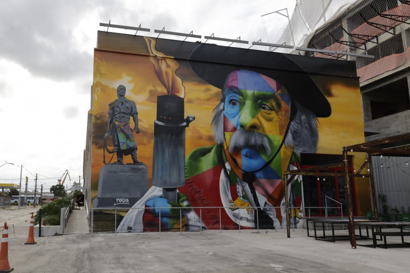 Galpão que abrigou a sede da antiga Companhia Fábrica de Vidros Sul-Brasileira ganhou um mural de Paixão Côrtes, feito pelo consagrado artista Kobra 