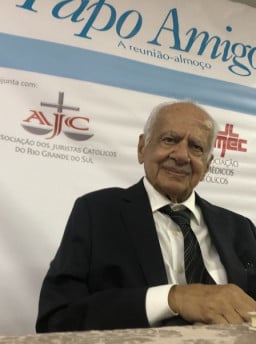 Já pagamos a dívida e estamos devendo cada vez mais, afirma Simon sobre débito com a União