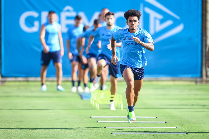 Du Queiróz é o primeiro da fila nas opções para o meio-campo tricolor