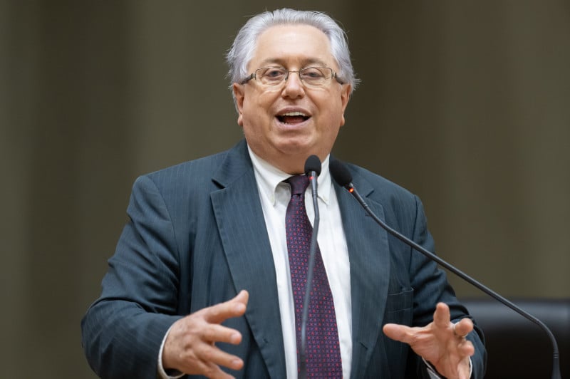 Adeli Sell, professor, escritor e bacharel em Direito