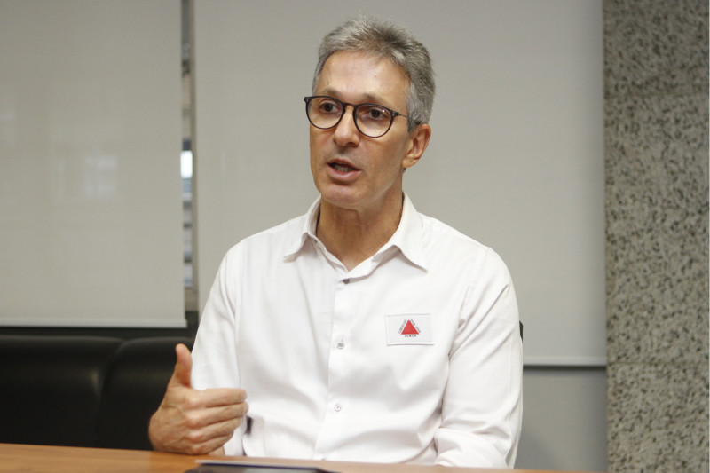 Zema evita embate após filhos de Bolsonaro citarem ratos e diz que 'até marido e mulher discordam'