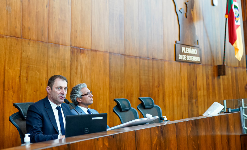 Revogação de decretos de Leite sobre benefícios fiscais avança na Assembleia