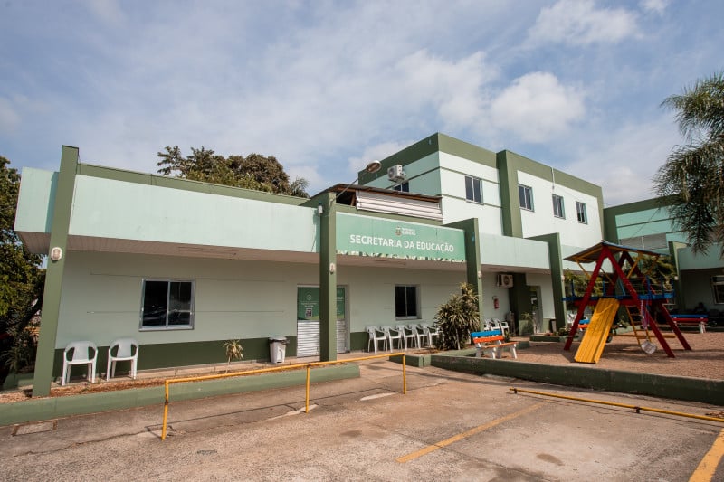 Serão admitidos 189 técnicos, 198 professores e 35 especialistas