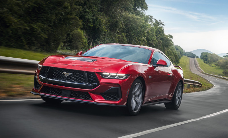 Chassi está 30% mais rígido, com distribuição de peso 55% na dianteira e 45% na traseira