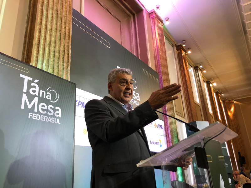 Melo concedeu entrevista coletiva antes da palestra 