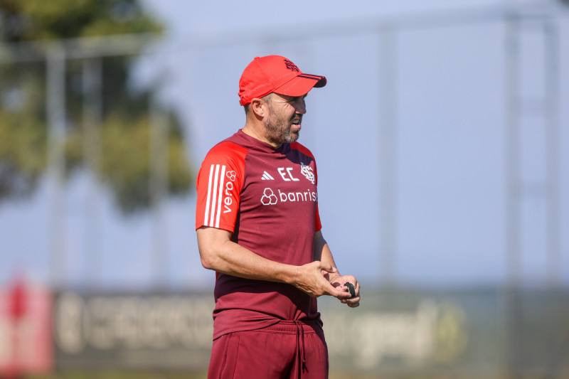 Coudet prepara Inter com dúvida na dupla de ataque titular do Colorado