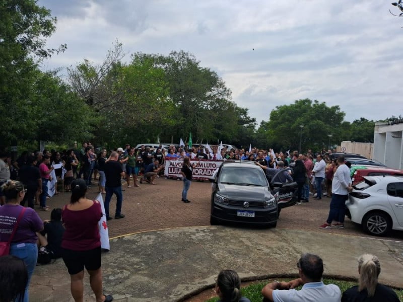 Motivação da greve é a confirmação de não pagamento de verbas rescisórias