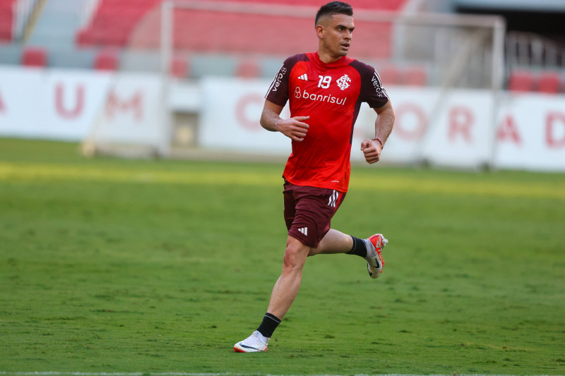 Alario e Valencia são dúvidas coloradas para estreia na Sul-Americana