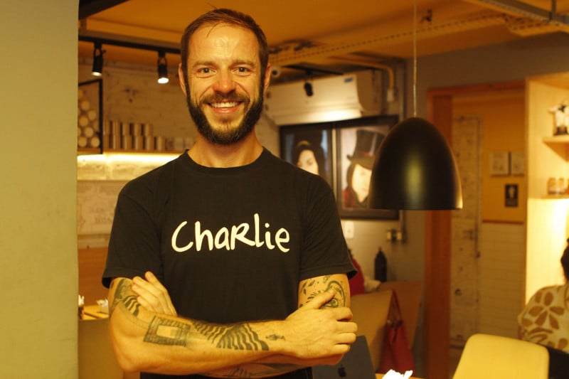Tiago Schmitz é fundador da Charlie, que opera em Porto Alegre desde 2014. A marca abrirá, em breve, uma nova operação em um casarão histórico Foto: EVANDRO OLIVEIRA/JC