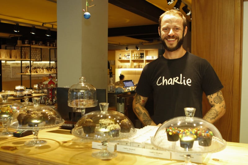 Tiago Schmitz &eacute; o fundador da Charlie, marca de doces ga&uacute;cha Foto: EVANDRO OLIVEIRA/JC