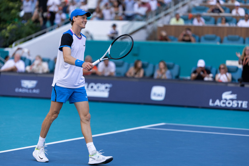 Número 1 do mundo, Sinner é suspenso por 3 meses após ser pego em testes de doping