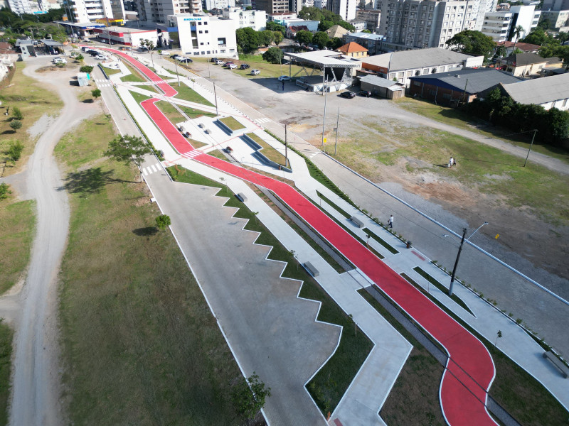 &Aacute;rea entregue possui ainda pista de caminhada e nova ciclovia