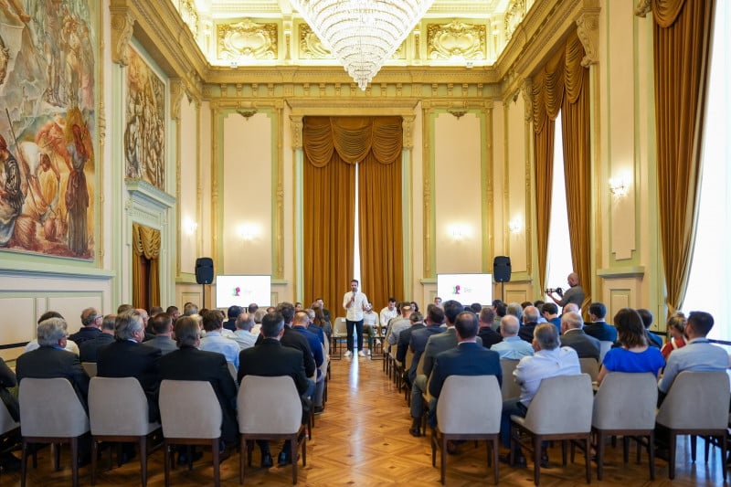 Sem consenso, decisão de aumentar ICMS é adiada