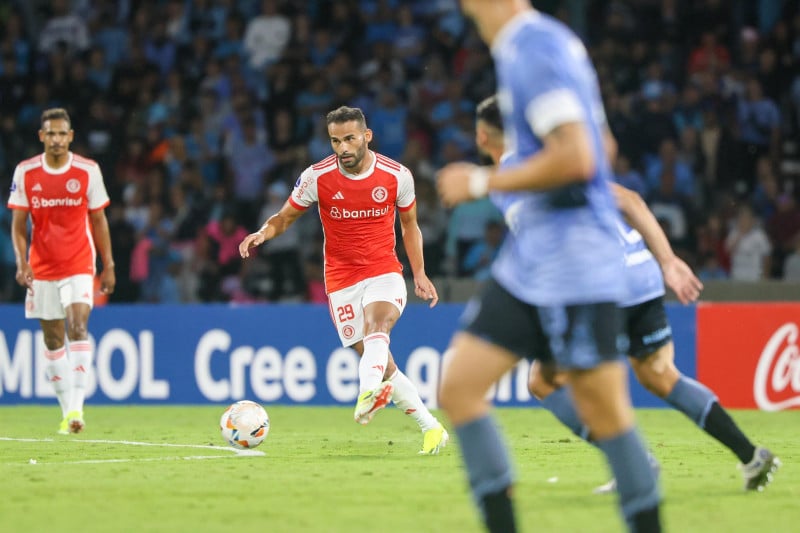 Contra os argentinos, Thiago Maia fez sua primeira partida com a camisa colorada