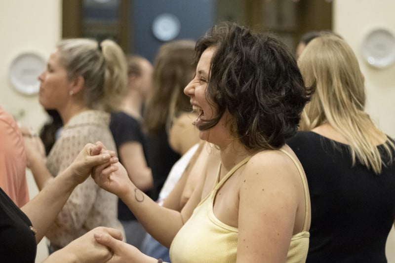 Centro Cultural da Ufrgs oferece oficina gratuita de forró, Como se dança o baião, nesta terça-feira (9), às 19h, ministrada por Chico Cordeiro e Carol de Souza