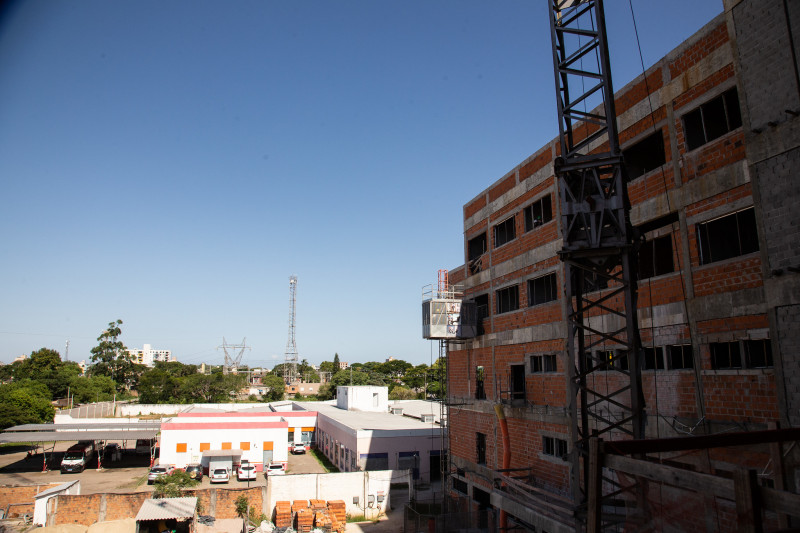 Obras deveriam ter sido entregues neste mês, mas cronograma foi atrapalhado pelas chuvas na cidade
