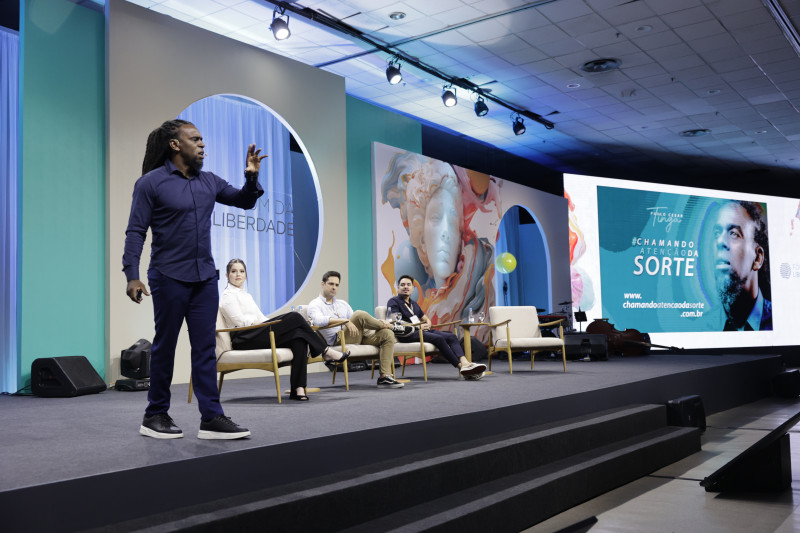 Ex-jogador Tinga palestrou no Fórum da Liberdade nesta sexta-feira