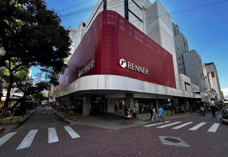 Filial da companhia na Otávio Rocha passará de sete para quatro níveis de venda de itens  