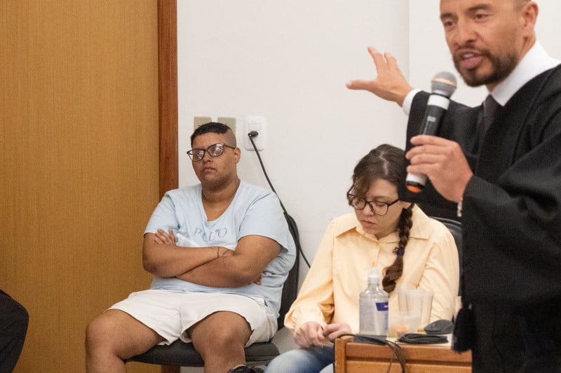 Madrasta e m&atilde;e (esq. para a direita) pegaram penas superiores a 50 anos