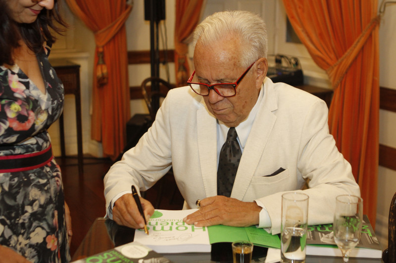 Luiz Coronel é um dos autores presentes no evento