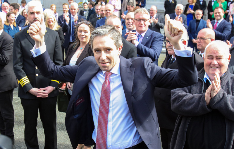 Harris substitui Leo Varadkar, que anunciou a ren&uacute;ncia ao cargo no m&ecirc;s passado