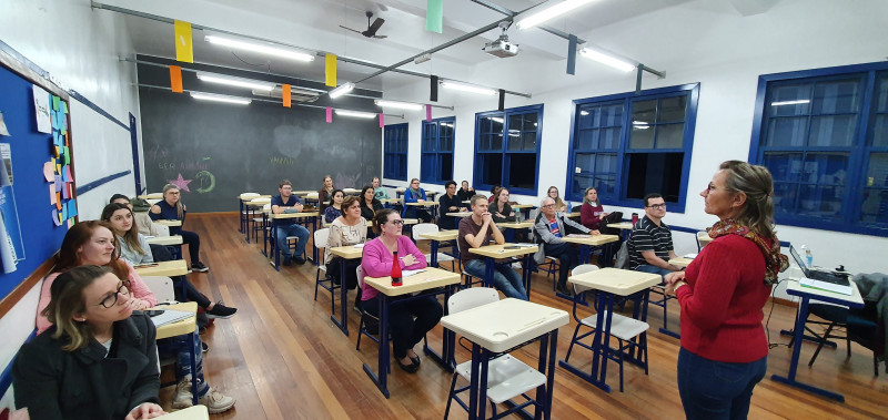 Aulas semanais ocorrem no Colégio Martin Luther, em Estrela