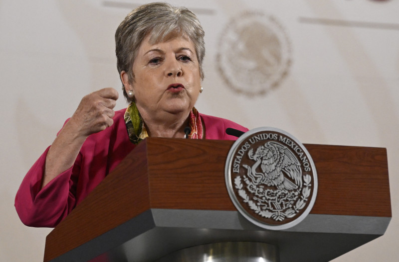 Ministra das Relações Exteriores mexicana quer que o Equador reconheça as violações do direito internacional