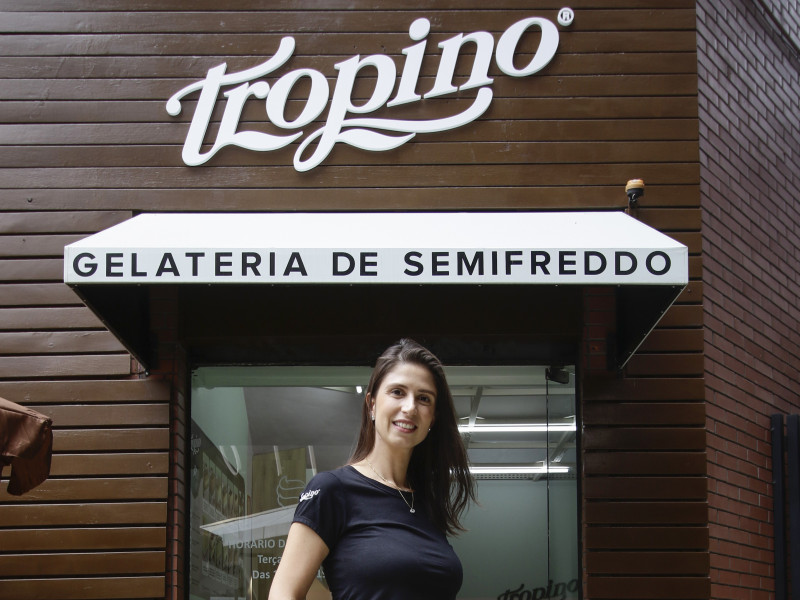 Rachelle Moraes &eacute; o nome por tr&aacute;s da Tropino Gelateria Semifreddo Foto: FERNANDA FELTES/JC