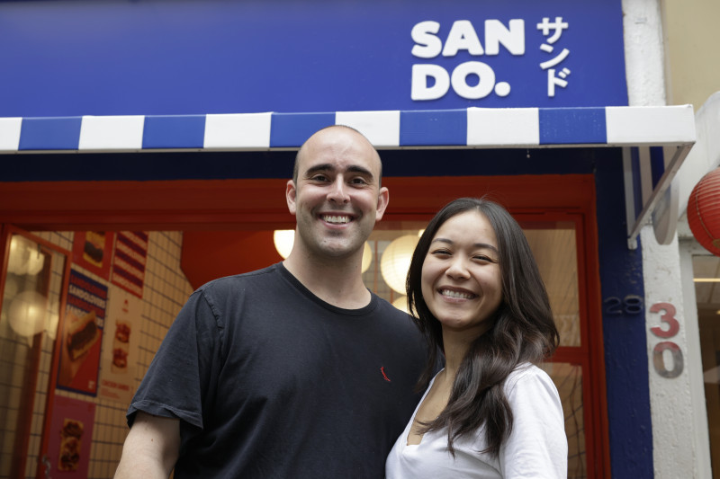 Gustavo Igor e Let&iacute;cia Sato s&atilde;o os s&oacute;cios da Sando Foto: T&Acirc;NIA MEINERZ/JC