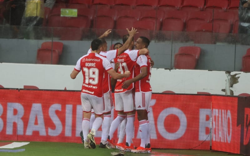 Inter estreia no Brasileirão com vitória de virada sobre o Bahia