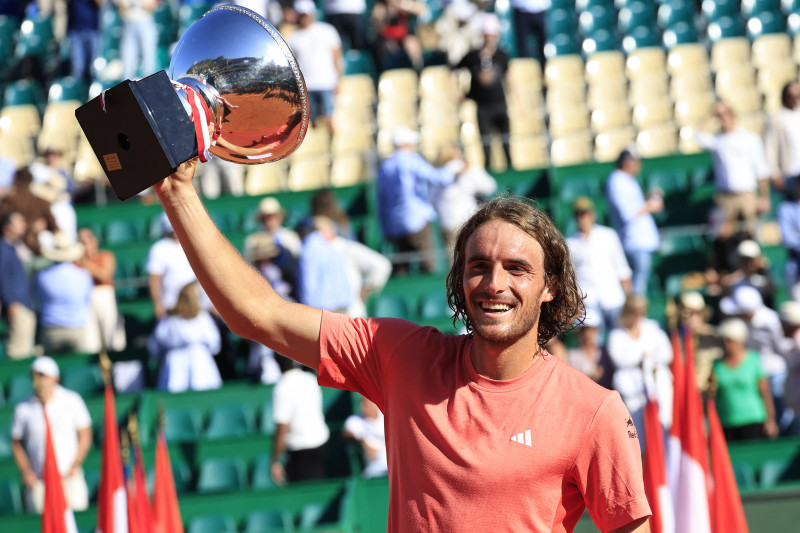 Tsitsipas volta a figurar no Top 10 do ranking e Djokovic se mantém na liderança