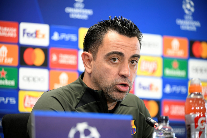 Técnico do Barcelona, Xavi Hernández, prioriza o controle mental para manter a vantagem no confronto diante do PSG, na Liga dos Campeões