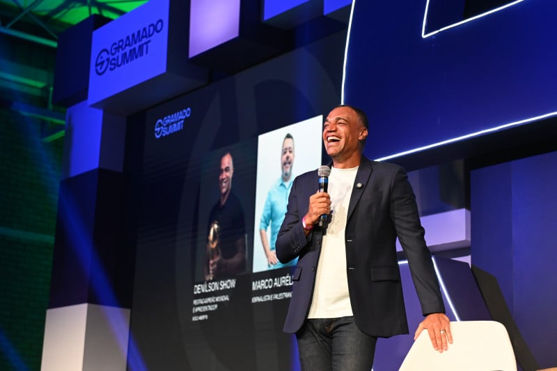 Comunicador soma 16 milhões de seguidores em suas redes sociais Foto: Gustavo Merolli/Gramado Summit/Divulgação/JC