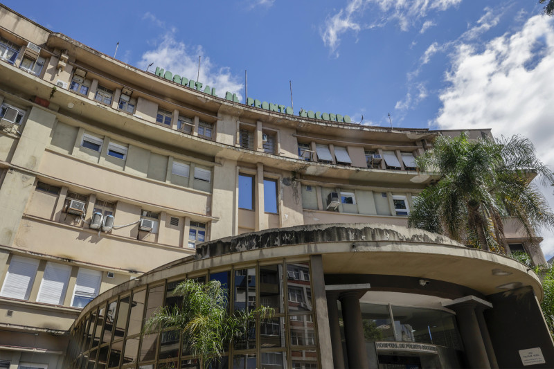 {'nm_midia_inter_thumb1':'https://www.jornaldocomercio.com/_midias/jpg/2024/04/17/206x137/1_tm_170424_pronto_socorro__5_-10536902.jpg', 'id_midia_tipo':'2', 'id_tetag_galer':'', 'id_midia':'661fe933a01cc', 'cd_midia':10536902, 'ds_midia_link': 'https://www.jornaldocomercio.com/_midias/jpg/2024/04/17/tm_170424_pronto_socorro__5_-10536902.jpg', 'ds_midia': 'Hospital de Pronto Socorro completa 80 anos. Fachada recebe melhorias. HPS. Saúde. Porto Alegre,', 'ds_midia_credi': 'TÂNIA MEINERZ/JC', 'ds_midia_titlo': 'Hospital de Pronto Socorro completa 80 anos. Fachada recebe melhorias. HPS. Saúde. Porto Alegre,', 'cd_tetag': '1', 'cd_midia_w': '800', 'cd_midia_h': '533', 'align': 'Left'}