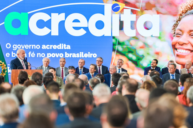 Lula detalhou eixos do Programa Acredita em cerimônia no Planalto