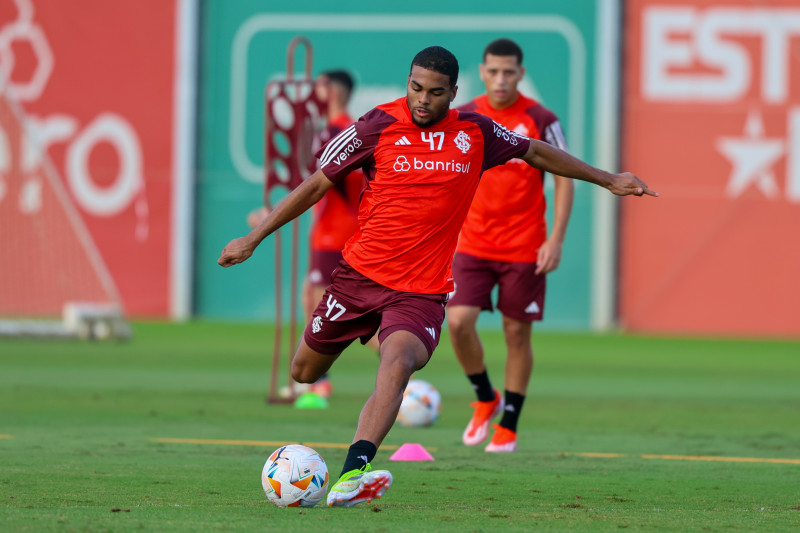 Com o Inter cheio de desfalques, Gustavo Prado pode ganhar espaço