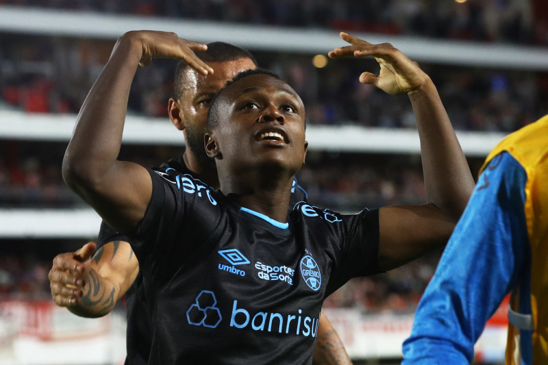 Grêmio vence o Estudiantes por 1 a 0 em La Plata e segue vivo na Libertadores