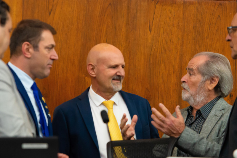Deputado Bonatto, ao Centro, com Alcy Cheuiche, à esquerda