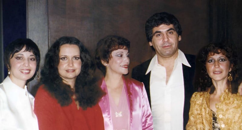 Paulo Pinheiro recebeu em seu piano-bar integrantes do Quarteto em Cy, em foto registrada em 1983