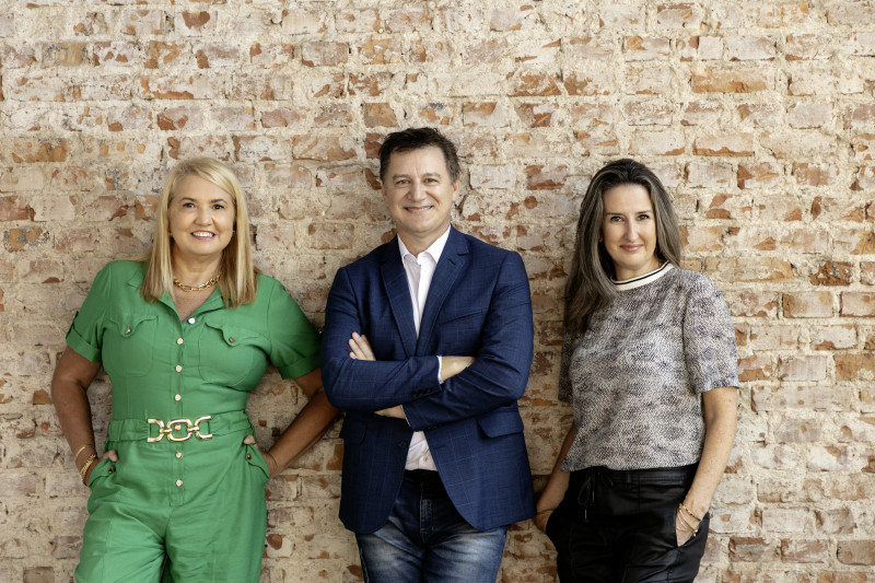 Susana Kakuta, Alsones Balestrin e Juliana Suzin, cofundadores da Startup Academy