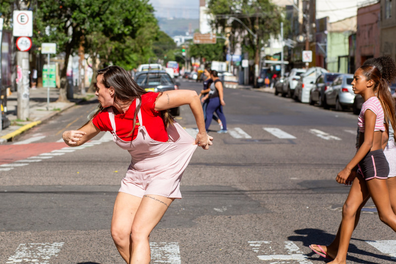 Grupo apresenta a performance Desvio Sinal e lança site acessível nesta segunda
