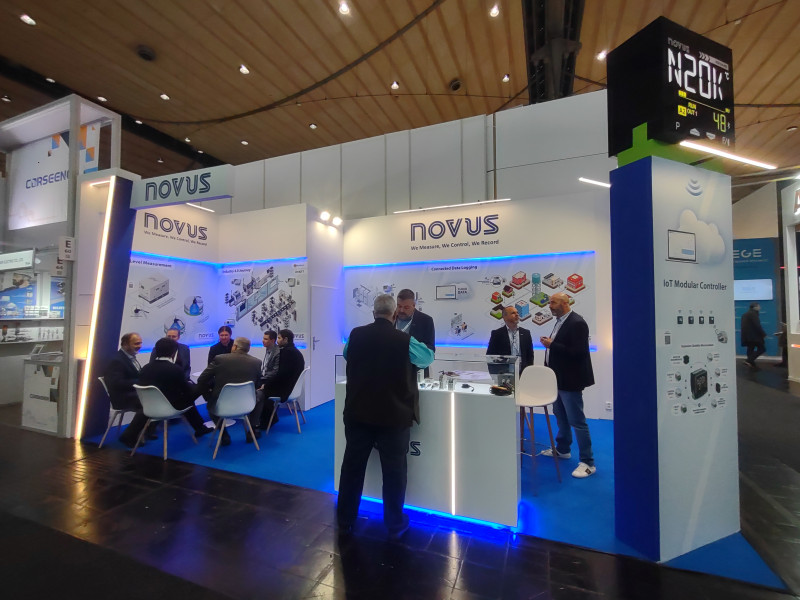 Reunião presencial com pesquisadores alemães ocorreu no estande da Novus, única empresa do RS com espaço próprio na Feira de Hannover