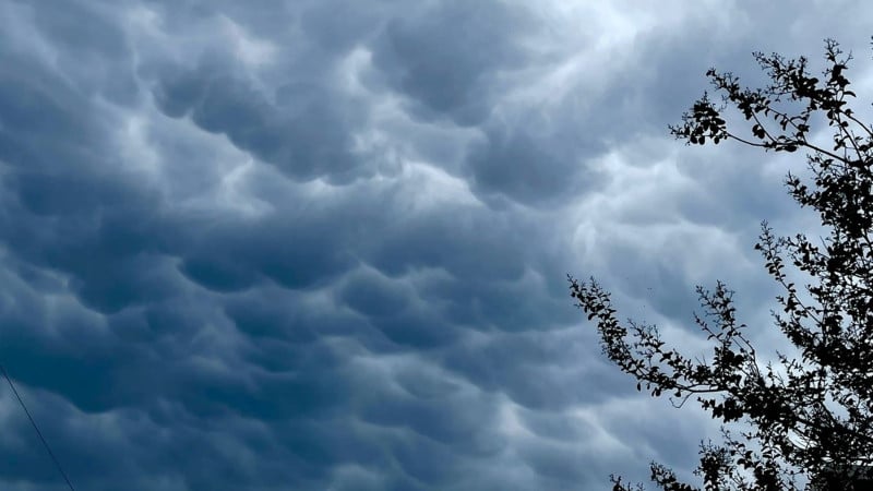 Clima - tempo - Porto Alegre - céu nuvens - apontam para temporal