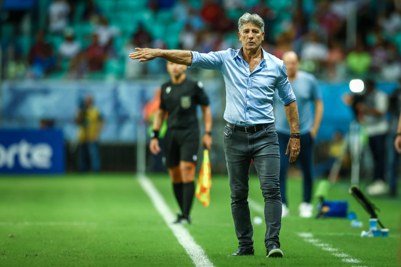 Técnico do Grêmio disse que tirou o time "para não ser expulso e ninguém mais fosse expulso"