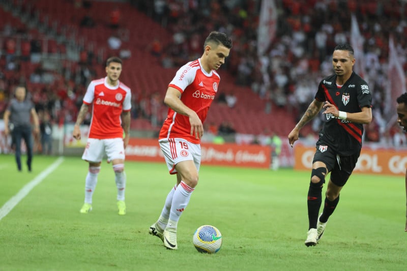 Inter esbarra no bloqueio do Atlético-GO e apenas empata no Beira-Rio