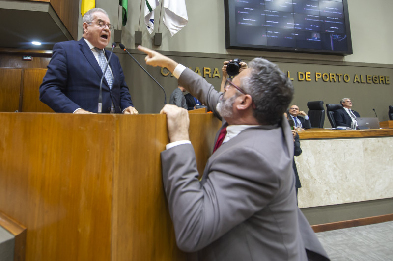 Líderes discutiram durante encaminhamento de questões aos convidados 