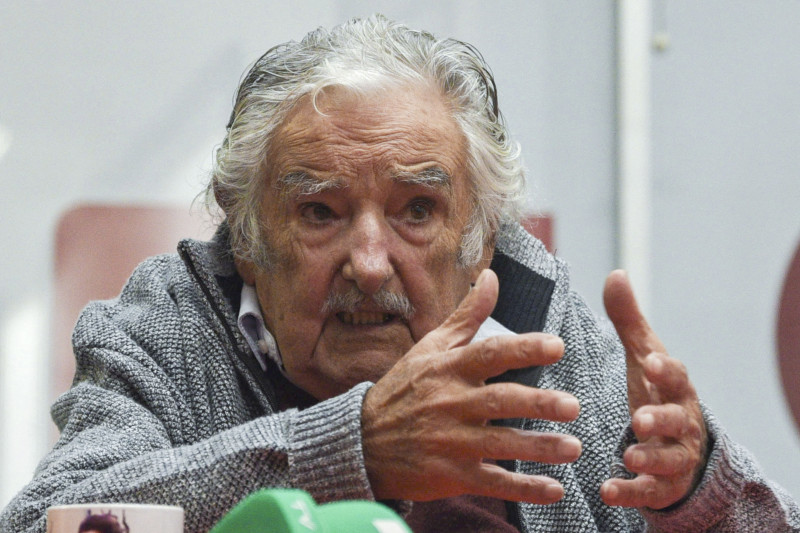 Mujica disse que os médicos estão avaliando as formas de tratamento