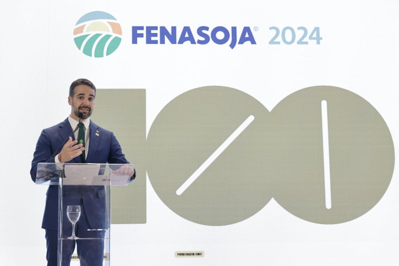 Leite lamenta falta de recursos para o RS durante lançamento da Fenasoja